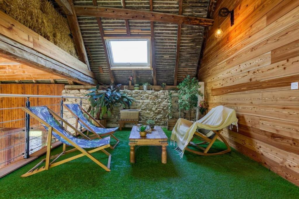 Gite De Charme : La Grange Au Lac Azur Treffort  エクステリア 写真