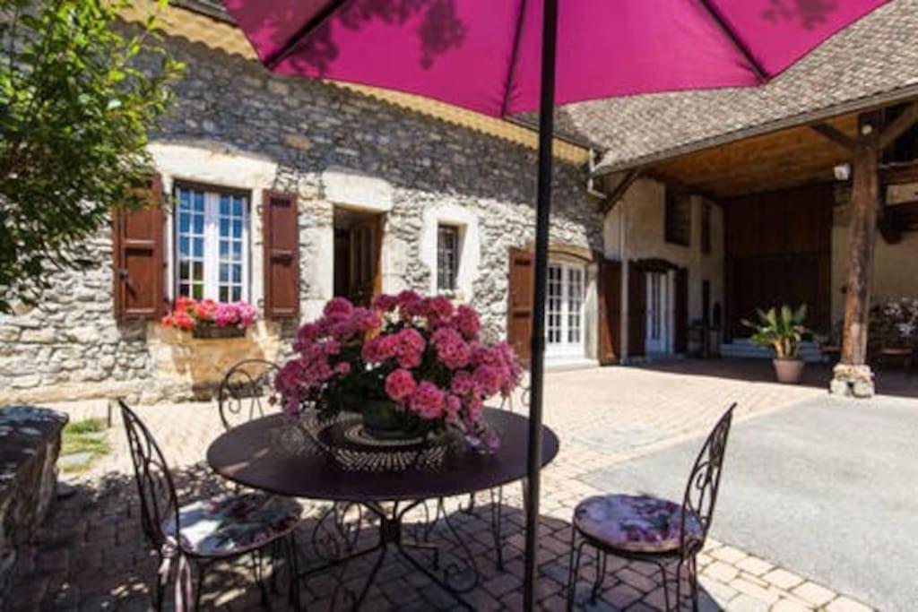 Gite De Charme : La Grange Au Lac Azur Treffort  エクステリア 写真