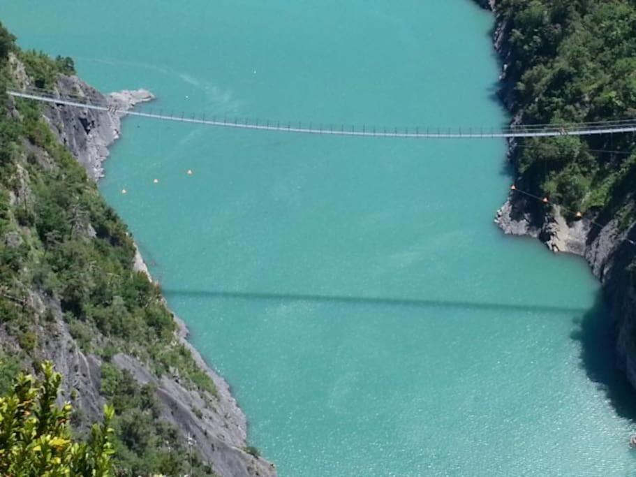 Gite De Charme : La Grange Au Lac Azur Treffort  エクステリア 写真
