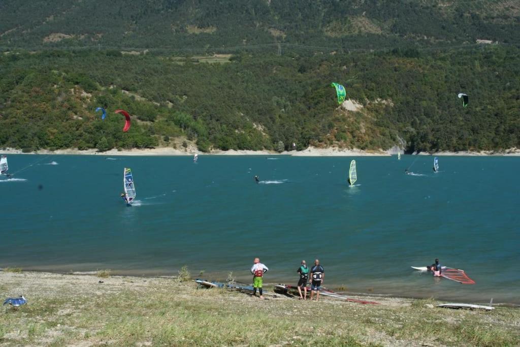 Gite De Charme : La Grange Au Lac Azur Treffort  エクステリア 写真
