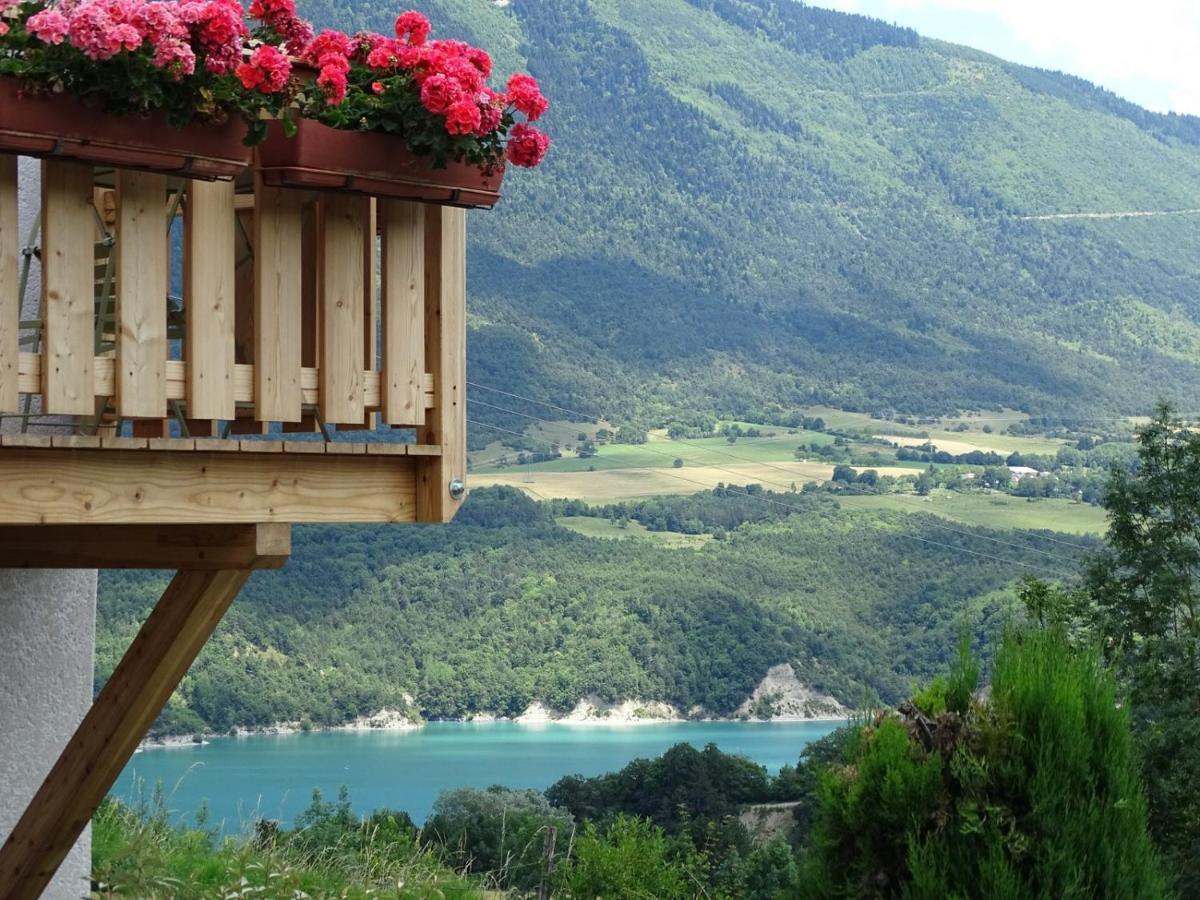 Gite De Charme : La Grange Au Lac Azur Treffort  エクステリア 写真