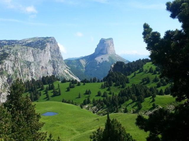Gite De Charme : La Grange Au Lac Azur Treffort  エクステリア 写真