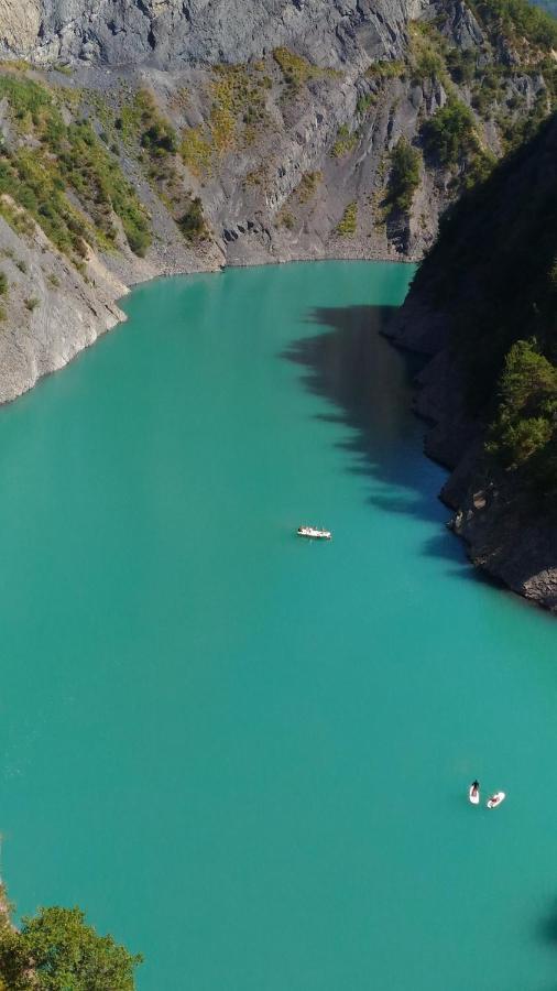 Gite De Charme : La Grange Au Lac Azur Treffort  エクステリア 写真