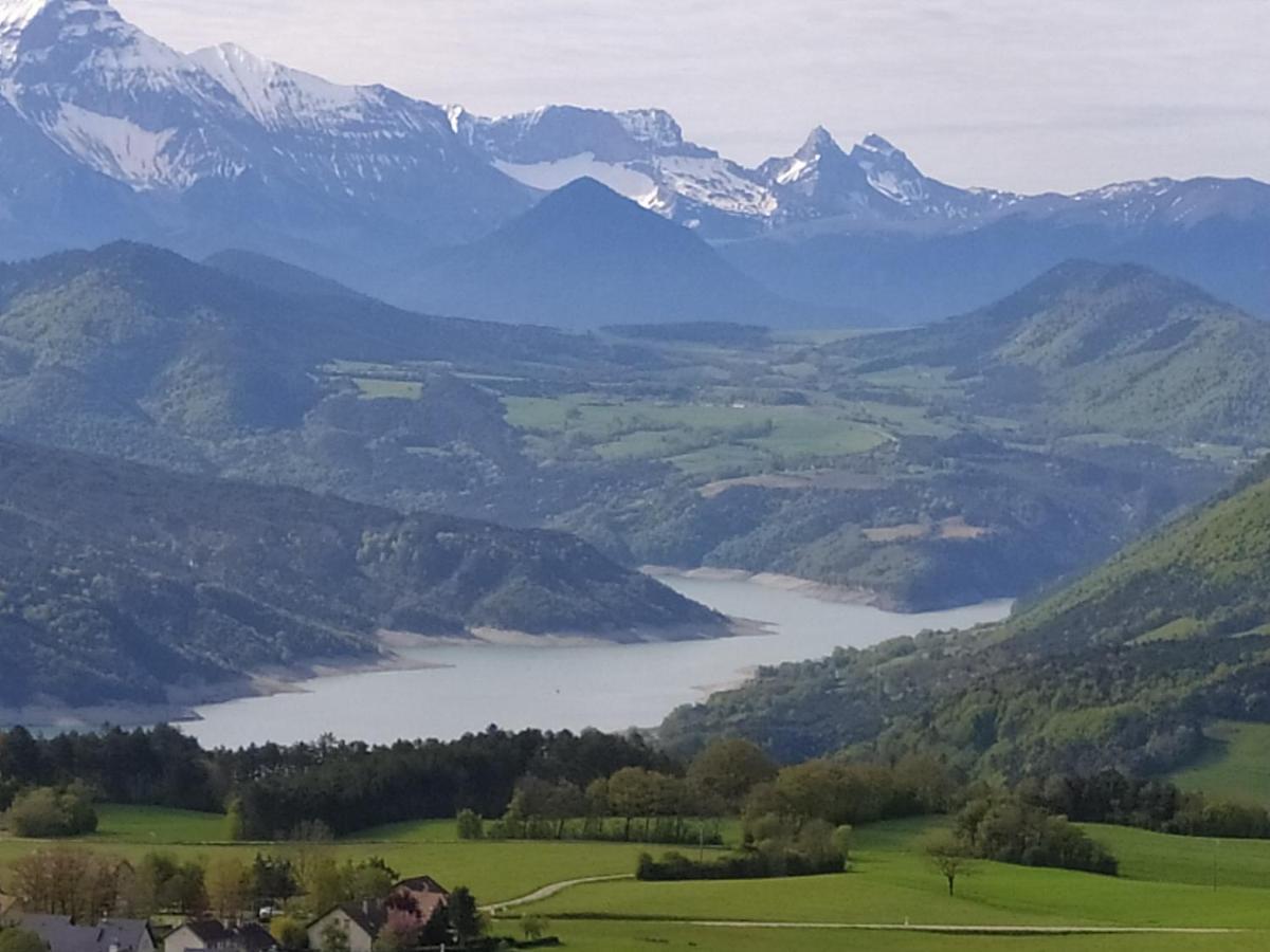 Gite De Charme : La Grange Au Lac Azur Treffort  エクステリア 写真